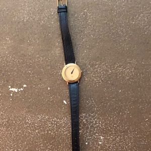 Gucci vintage blk lizard band gold watch GG logo🥀